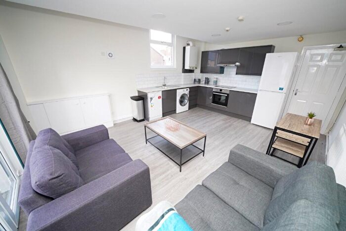 4 Bedroom Apartment To Rent In Broomhall Street, Sheffield, S3
