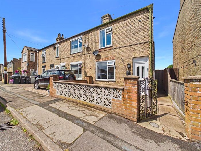 2 Bedroom End Of Terrace House For Sale In Christopher Road, Alford, LN13