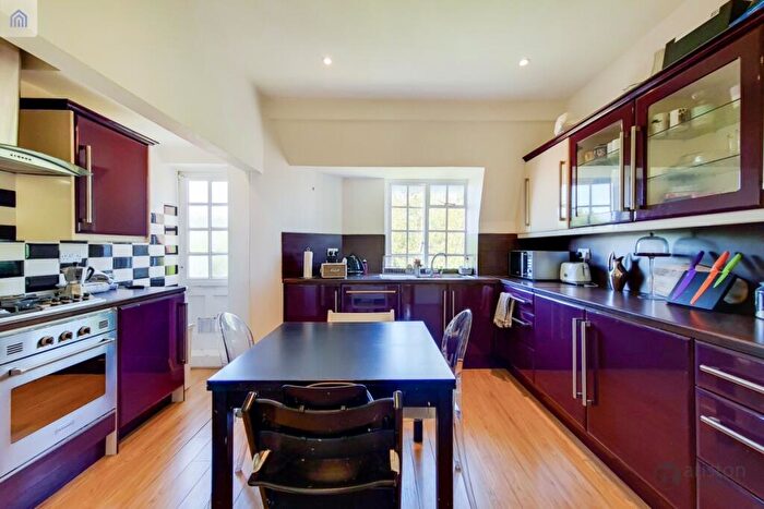 3 Bedroom Flat To Rent In Fortis Green, Muswell Hill, N10