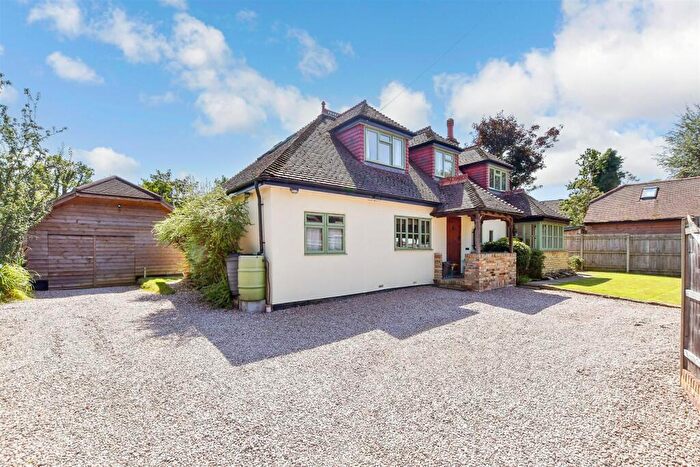 3 Bedroom Detached House For Sale In The Avenue, Ewhurst, Cranleigh, Surrey, GU6