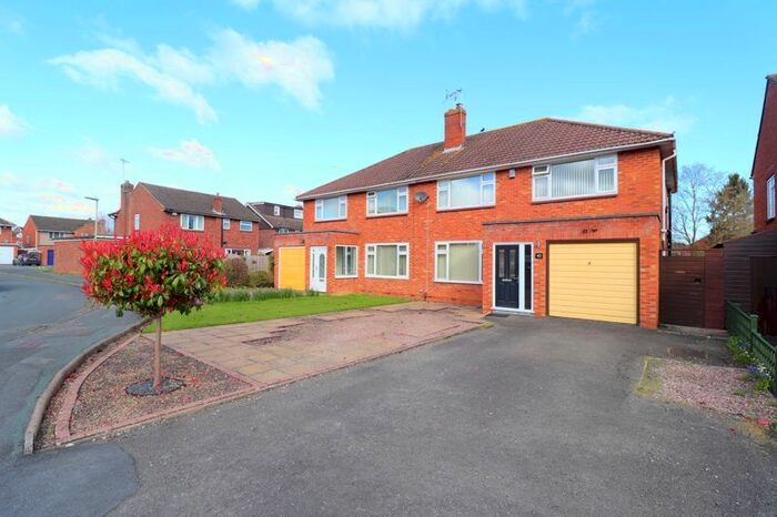 4 Bedroom Semi-Detached House To Rent In Lilliesfield Avenue, Barnwood, Gloucester, GL3