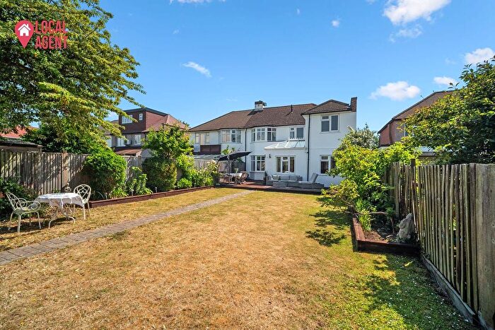 4 Bedroom Semi-Detached House For Sale In Rydal Drive, Bexleyheath, DA7