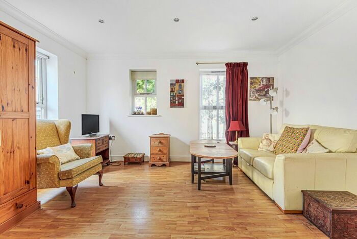 2 Bedroom End Of Terrace House To Rent In Springfield Lane, Weybridge, Surrey, KT13