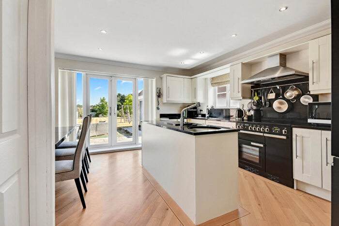 6 Bedroom Detached House For Sale In Beehive Lane, Galleywood, Chelmsford, CM2