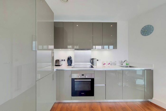 1 Bedroom Flat To Rent In Duncombe House, Woolwich, London, SE18