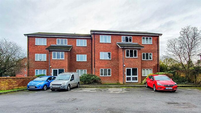 1 Bedroom Flat To Rent In Wesley Drive, Egham, TW20