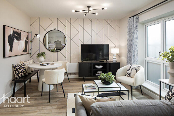 2 Bedroom Apartment For Sale In Arcadia Park, Aylesbury, HP18