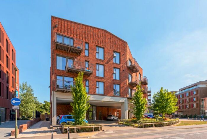 2 Bedroom Flat To Rent In Walnut Tree Close Guildford, GU1