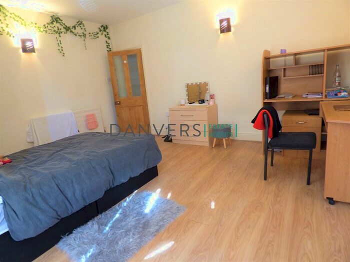 4 Bedroom Terraced House To Rent In Cambridge Street, Leicester, LE3