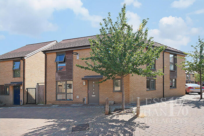 3 Bedroom Semi-Detached House For Sale In Knot Tiers Mews -, NN5