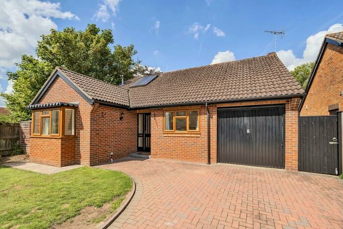 3 Bedroom Bungalow To Rent In Ilex Close, Sonning Common, Oxfordshire, RG4