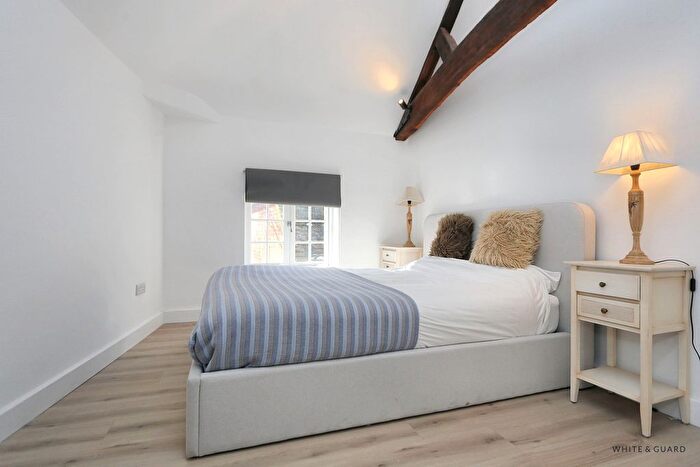 2 Bedroom Flat To Rent In Bishops Waltham, Southampton, SO32