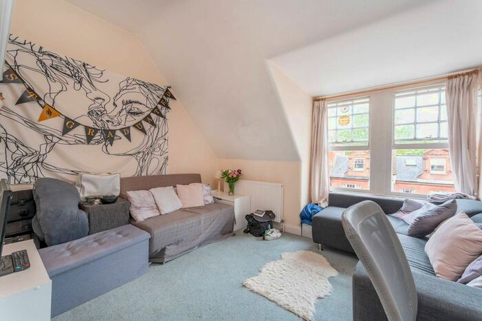 2 Bedroom Flat To Rent In Avonmore Road, West Kensington, London, W14