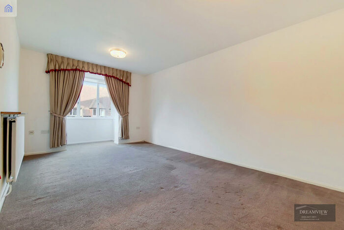 1 Bedroom Flat To Rent In Birnbeck Court, Finchley Road, Lonoon, NW11