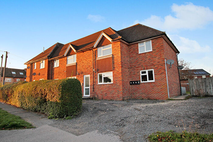 2 Bedroom Maisonette To Rent In Edward Road, Alton, Hampshire, GU34