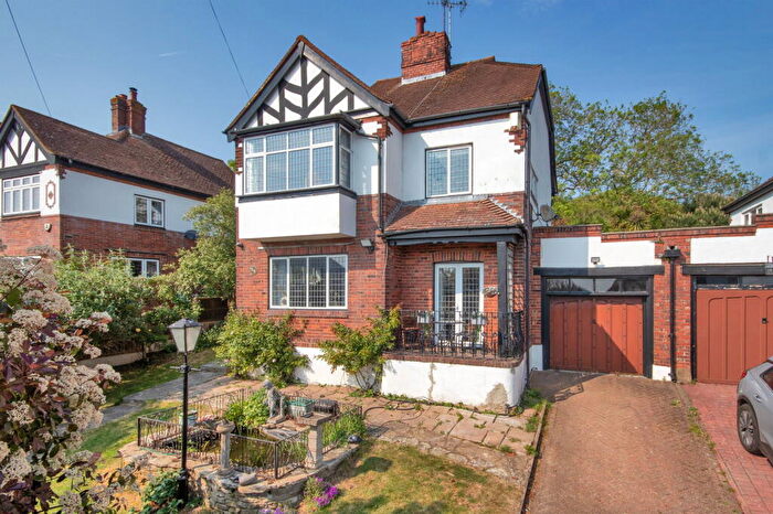 3 Bedroom Link Detached House For Sale In Copperfield Crescent, Higham, Rochester, ME3