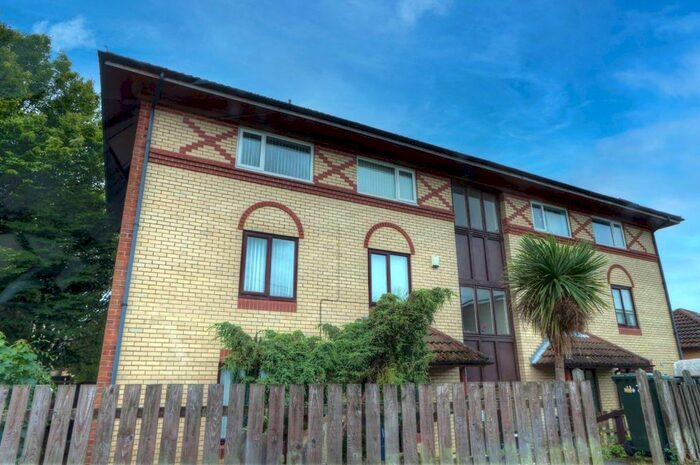 2 Bedroom Flat To Rent In Hallow Drive, Newcastle Upon Tyne, Tyne And Wear, NE15