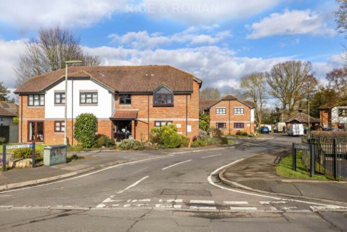 2 Bedroom Retirement Property For Sale In Pitson Close, Addlestone, KT15