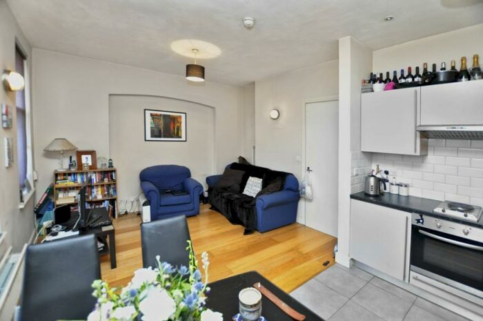 1 Bedroom Flat To Rent In North End Road, Golders Green, NW11