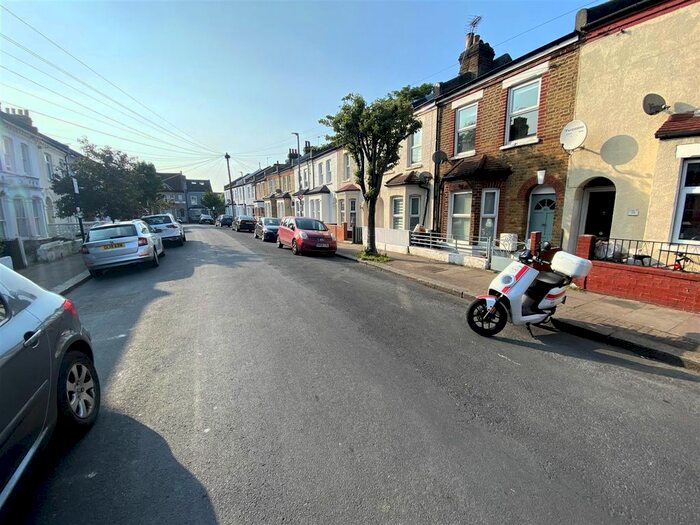 2 Bedroom Property To Rent In Hereward Road, London, SW17