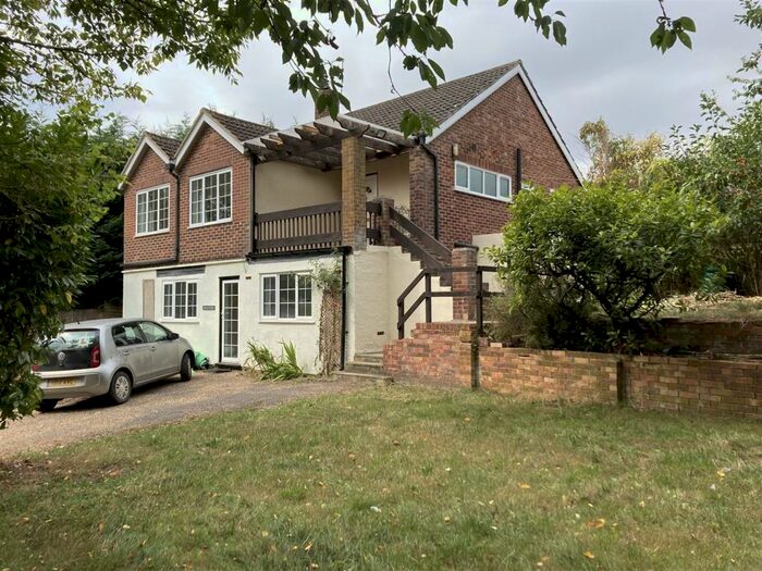 4 Bedroom Detached House To Rent In Wood Lane, Woodcote, RG8