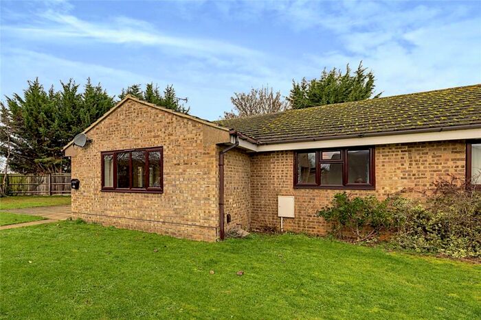 3 Bedroom Bungalow To Rent In Chaucer Close, Bicester, Oxfordshire, OX26