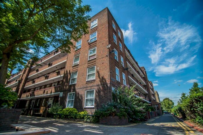 3 Bedroom Flat To Rent In Lilford Road Camberwell, SE5