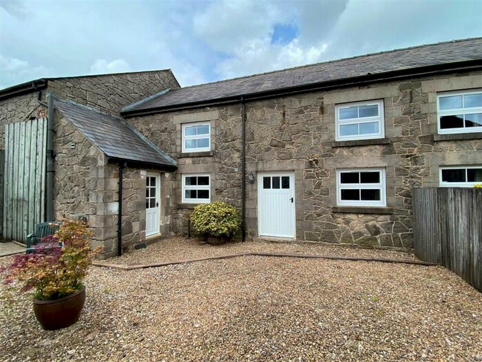 3 Bedroom Semi-Detached House To Rent In Lyme Park, SK12