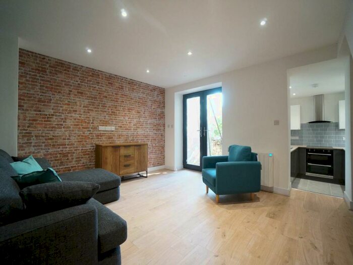 4 Bedroom House To Rent In Victoria Street, Bangor, LL57