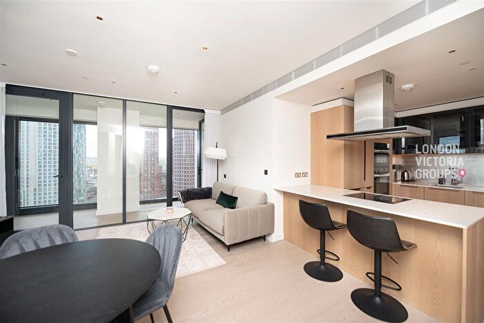 2 Bedroom Flat To Rent In Nine Elms Lane, London, SW8