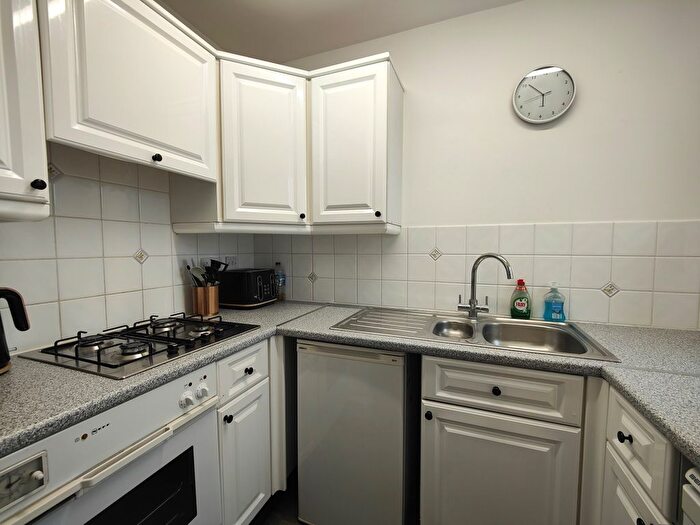 1 Bedroom End Of Terrace House For Sale In Calcott Park, Yateley, Hampshire, GU46
