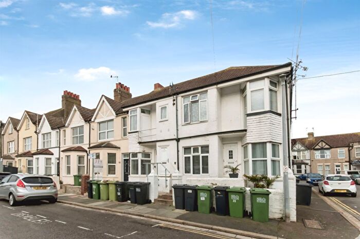 1 Bedroom Flat For Sale In Windsor Road, Bexhill-On-Sea, TN39