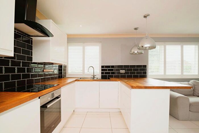 2 Bedroom Flat To Rent In Pennant Crescent, Lakeside, Cardiff, CF23