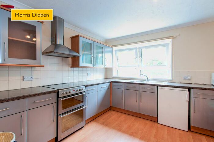 3 Bedroom Maisonette To Rent In Bridgeside Close, Portsmouth, PO1