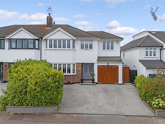 4 Bedroom Semi-Detached House For Sale In Purlieu Way, Theydon Bois, Epping, CM16