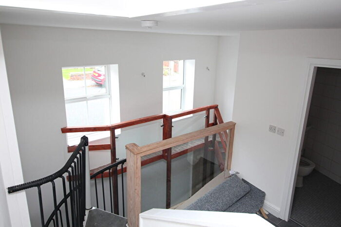 1 Bedroom Flat To Rent In Flat Station Street, S64
