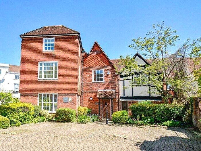 2 Bedroom Apartment To Rent In The Broadway, Newbury, Berkshire, RG14