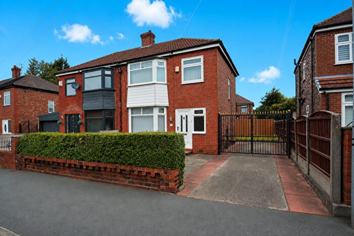 3 Bedroom Semi-Detached House For Sale In Bamford Street, Clayton, M11
