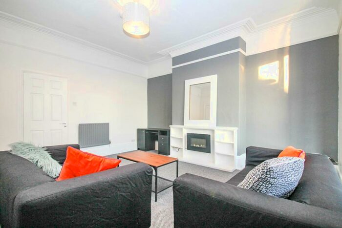 1 Bedroom Flat To Rent In Kirkstall Avenue, Kirkstall, Leeds, LS5