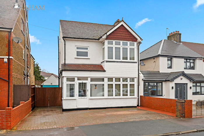 3 Bedroom Detached House For Sale In St. Georges Road, Wallington, SM6