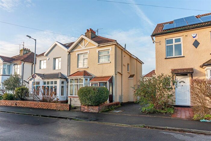 3 Bedroom Semi Detached House For Sale In Russell Grove, Bristol, BS6