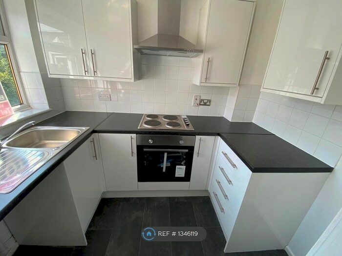 2 Bedroom End Of Terrace House To Rent In Pennine Road, Bromsgrove, B61