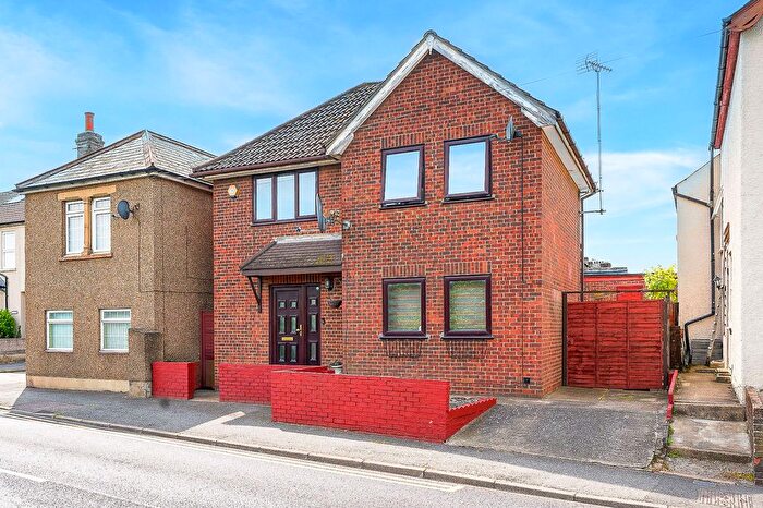 3 Bedroom Detached House For Sale In Hawley Road, Dartford, DA2