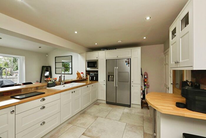 3 Bedroom Semi-Detached House For Sale In Rochester Road, South Anston, Sheffield, S25