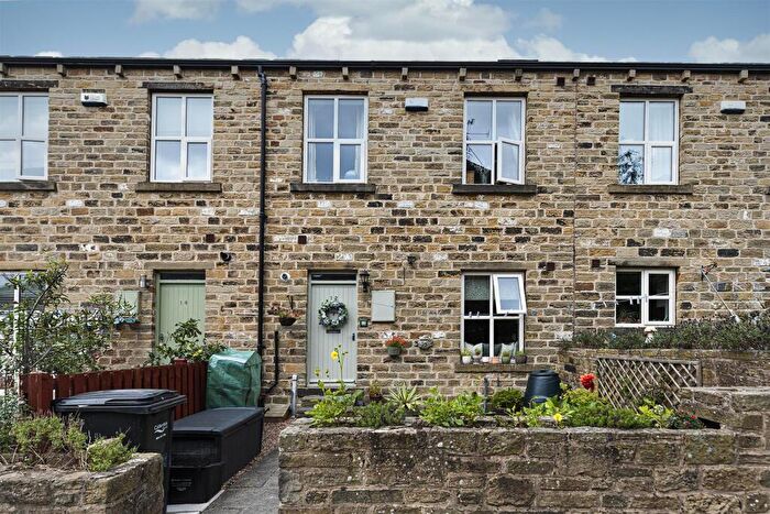 3 Bedroom Terraced House For Sale In Town Ing Mills, Halifax, HX4