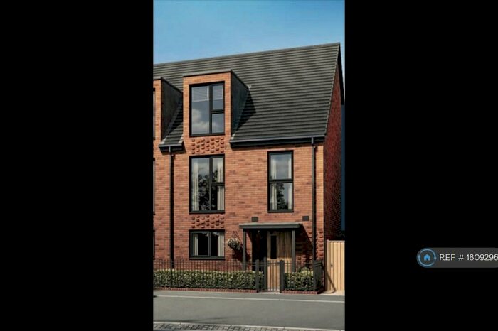 3 Bedroom End Of Terrace House To Rent In Amersham Street, Salford, M5