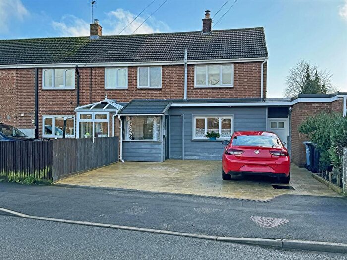 3 Bedroom Semi Detached House For Sale In Kesteven Road, Stamford, PE9