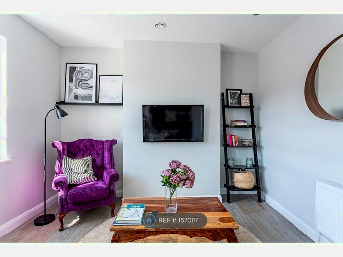 2 Bedroom Flat To Rent In St. Johns Road, Westcliff-On-Sea, SS0