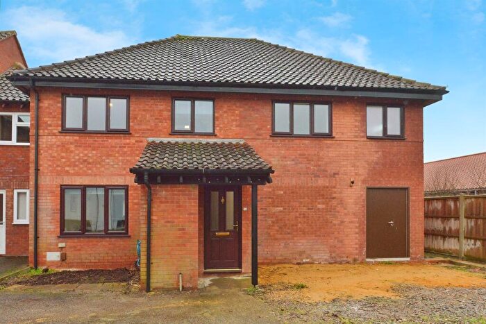 4 Bedroom Detached House For Sale In Harebell Close, Walnut Tree, Milton Keynes, MK7