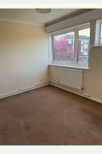 2 Bedroom Flat To Rent In Cliftonville Court, Northampton, NN1